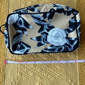 Cosmetic pouch